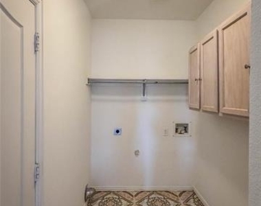 4500 Shadowridge Drive - Photo Thumbnail 14
