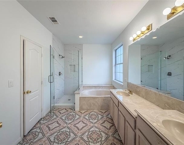 4500 Shadowridge Drive - Photo Thumbnail 6