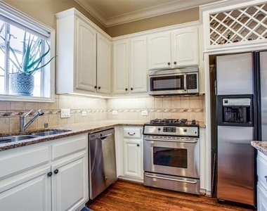 4518 Holland Avenue - Photo Thumbnail 10