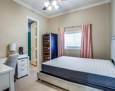 4518 Holland Avenue - Photo Thumbnail 17