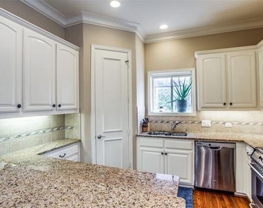 4518 Holland Avenue - Photo Thumbnail 9