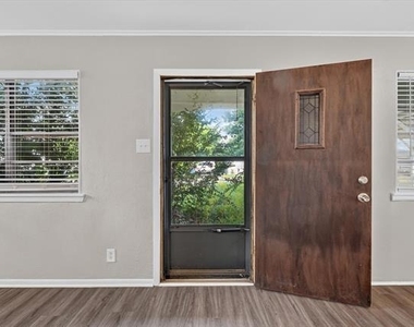 208 D Street - Photo Thumbnail 19