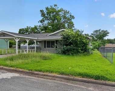 208 D Street - Photo Thumbnail 1