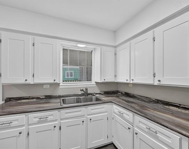 208 D Street - Photo Thumbnail 6