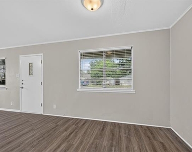 208 D Street - Photo Thumbnail 9