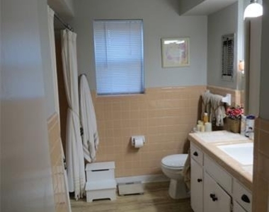 10905 Lake Gardens Drive - Photo Thumbnail 6