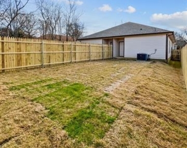 613 W Elm Street - Photo Thumbnail 24
