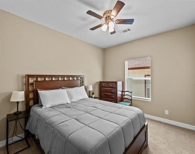 613 W Elm Street - Photo Thumbnail 12