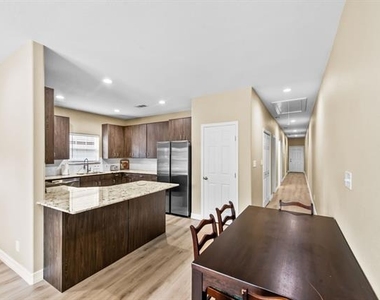 613 W Elm Street - Photo Thumbnail 7