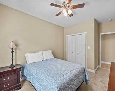 613 W Elm Street - Photo Thumbnail 16