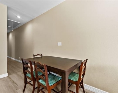 613 W Elm Street - Photo Thumbnail 21