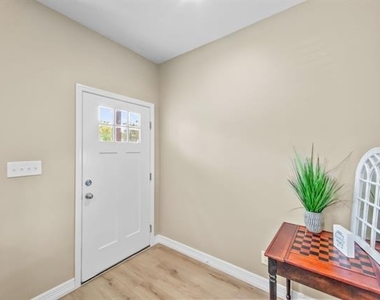 613 W Elm Street - Photo Thumbnail 2