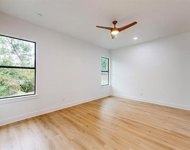4109 Rupert Street - Photo Thumbnail 16