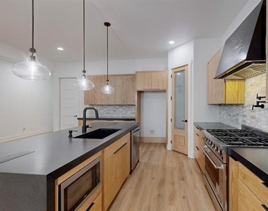 4109 Rupert Street - Photo Thumbnail 10