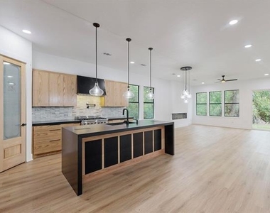 4109 Rupert Street - Photo Thumbnail 7