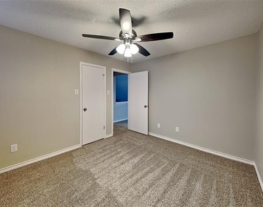 305 Hillside Court - Photo Thumbnail 12