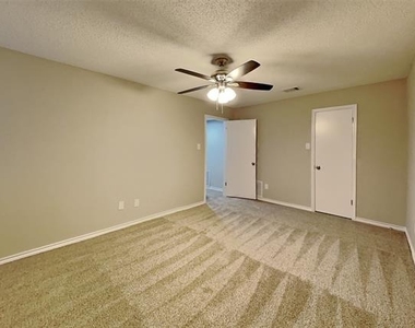 305 Hillside Court - Photo Thumbnail 13