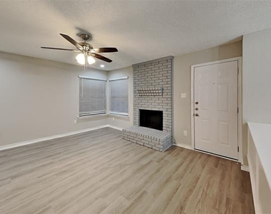 305 Hillside Court - Photo Thumbnail 1