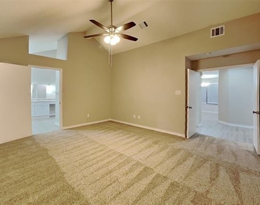 305 Hillside Court - Photo Thumbnail 8
