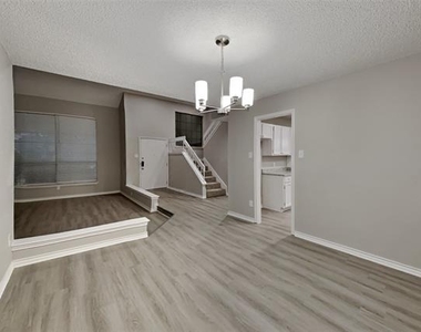 305 Hillside Court - Photo Thumbnail 6