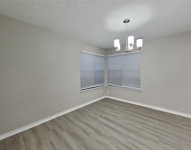 305 Hillside Court - Photo Thumbnail 5
