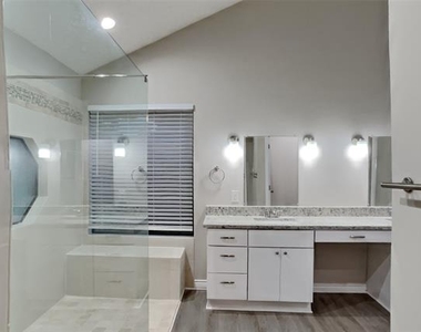 305 Hillside Court - Photo Thumbnail 9