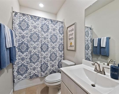 1906 Galenda Drive - Photo Thumbnail 20