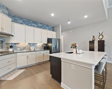 1906 Galenda Drive - Photo Thumbnail 3