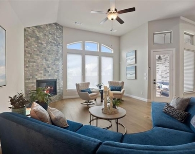 1906 Galenda Drive - Photo Thumbnail 8