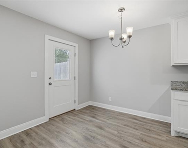 1022 W Shepherd Street - Photo Thumbnail 8