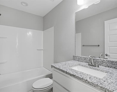 1022 W Shepherd Street - Photo Thumbnail 21