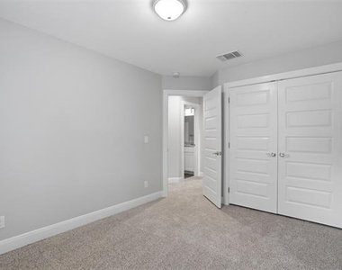 1022 W Shepherd Street - Photo Thumbnail 16