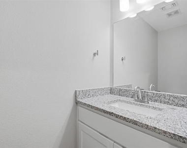 1022 W Shepherd Street - Photo Thumbnail 10