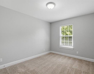 1022 W Shepherd Street - Photo Thumbnail 15