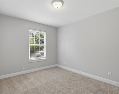 1022 W Shepherd Street - Photo Thumbnail 17