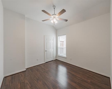 8648 Prairie Dawn Drive - Photo Thumbnail 12