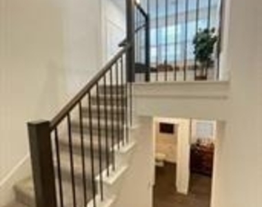 504 Harmon Drive - Photo Thumbnail 4
