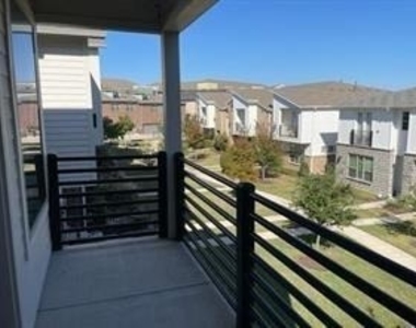 504 Harmon Drive - Photo Thumbnail 6