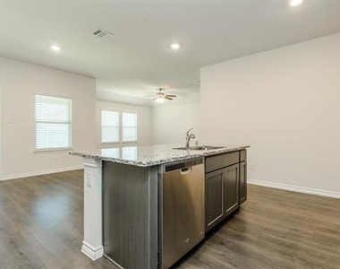 406 Saddle Club Way - Photo Thumbnail 14
