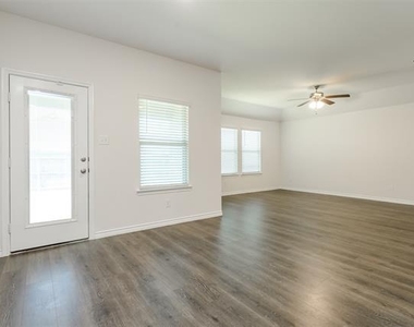 406 Saddle Club Way - Photo Thumbnail 16