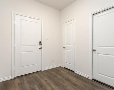 406 Saddle Club Way - Photo Thumbnail 3