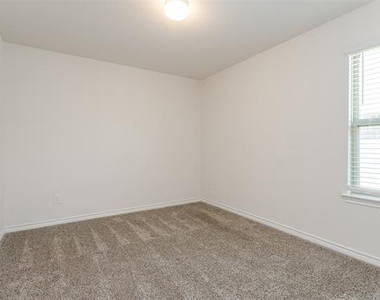 406 Saddle Club Way - Photo Thumbnail 6