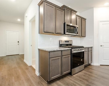 406 Saddle Club Way - Photo Thumbnail 13