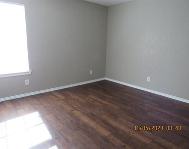 2806 Ridgecrest Drive - Photo Thumbnail 11