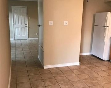 2806 Ridgecrest Drive - Photo Thumbnail 3