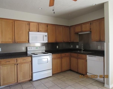 2806 Ridgecrest Drive - Photo Thumbnail 2