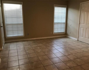 2806 Ridgecrest Drive - Photo Thumbnail 6