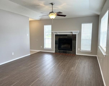 405 Augustine Drive - Photo Thumbnail 4