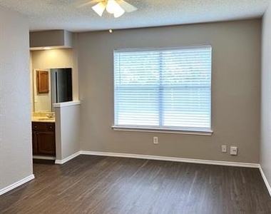 405 Augustine Drive - Photo Thumbnail 9