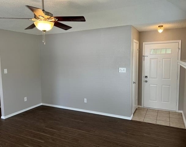 405 Augustine Drive - Photo Thumbnail 3